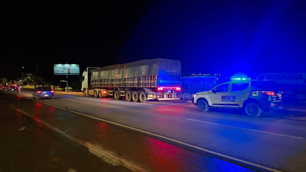 Capa da notícia: Carga de bebidas avaliada em R$ 450 mil é apreendida e operação soma quase R$ 1 milhão em autuações